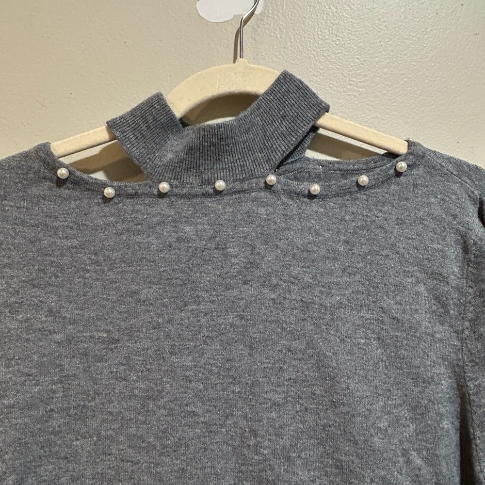 Simply Couture Gray Pearl-Accented Turtleneck Sweater